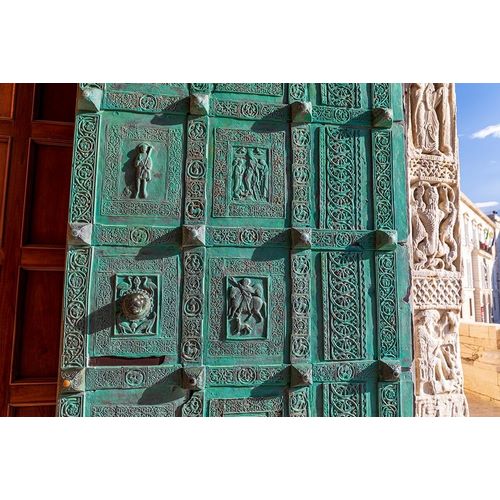 Italy-Apulia-Trani-Trani San Nicola Pellegrino cathedral Intricately carved door
